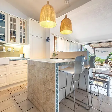 בית נופש Domus Luna With Sea View *