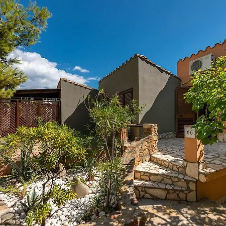 Domus Luna With Sea View בית נופש *